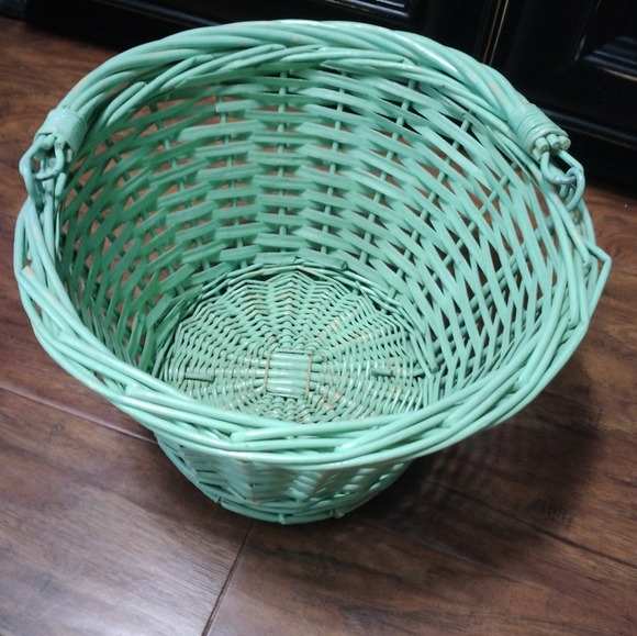 Vintage Accents Vintage Seafoam Green Wicker Basket With Hinged